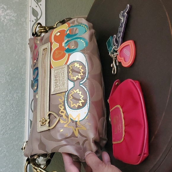 Coach Handbags - 🎉💥 3pc 💥 Coach Daisy Poppy applique, wallet and key chain